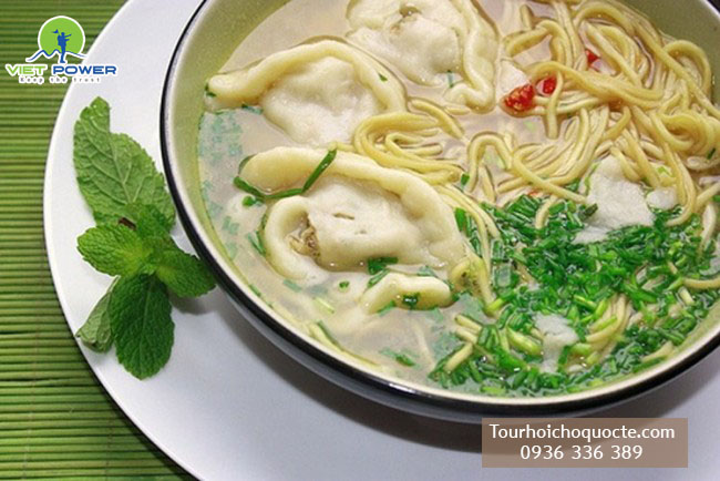 Mỳ hoành thánh nỏng hổi